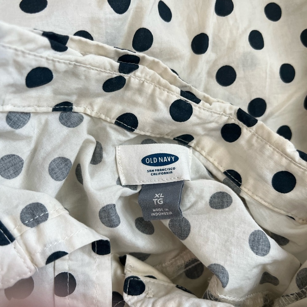 Old Navy button down shirt with collar. 100%cotton XL - Picture 2 of 8